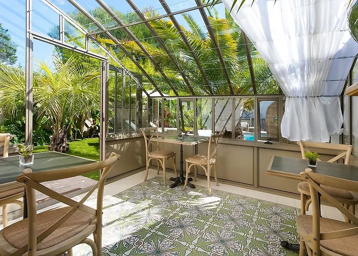 Bed & Breakfast La Ruche 4*